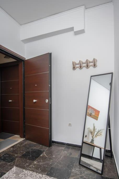 Lovely,Central, Spacious 2-Bedrooms Apartment Пирей Экстерьер фото