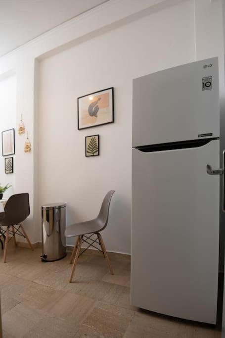 Lovely,Central, Spacious 2-Bedrooms Apartment Пирей Экстерьер фото