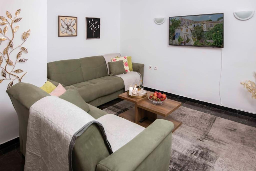 Lovely,Central, Spacious 2-Bedrooms Apartment Пирей Экстерьер фото